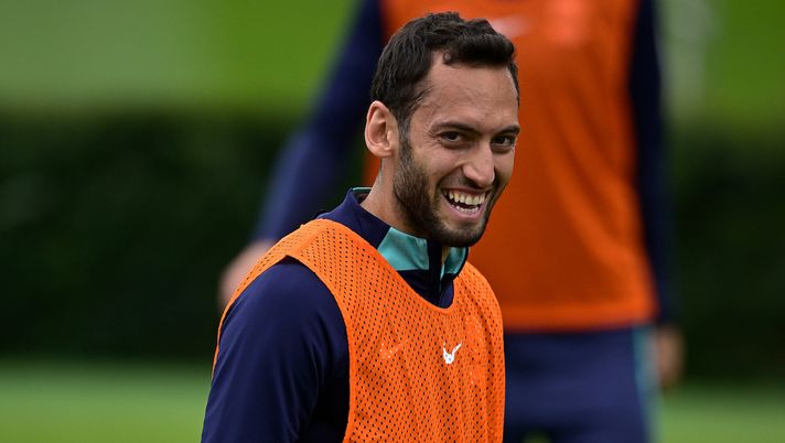 Sky – Calhanoglu, 15-20 giorni di stop. Serve miracolo per Benfica-Inter. L’obiettivo… - immagine 1