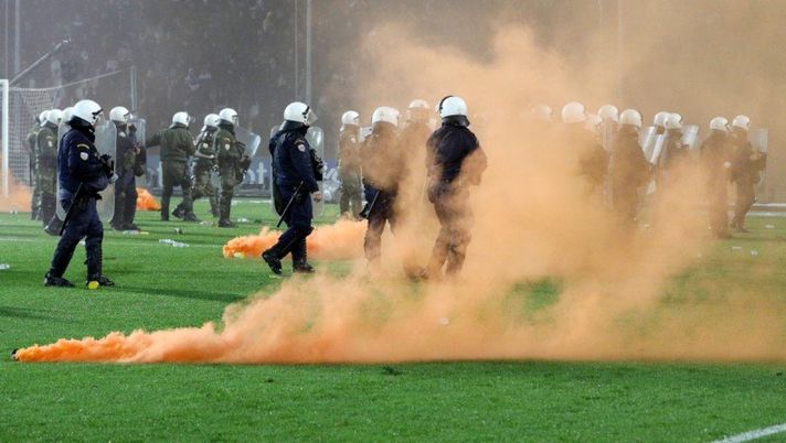 Paok, è stangata derby: 4 partite a porte chiuse e 300mila euro di multa Paok, è stangata derby: 4 partite a porte chiuse e 300mila euro di multa - immagine 1
