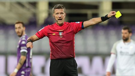 FLORENCE, ITALY - JANUARY 03: Daniele Orsato referee during the Serie A match between ACF Fiorentina and Bologna FC at Stadio Artemio Franchi on January 3, 2021 in Florence, Italy. (Photo by Gabriele Maltinti/Getty Images) FLORENCE, ITALY - JANUARY 03: Daniele Orsato referee during the Serie A match between ACF Fiorentina and Bologna FC at Stadio Artemio Franchi on January 3, 2021 in Florence, Italy. (Photo by Gabriele Maltinti/Getty Images)
