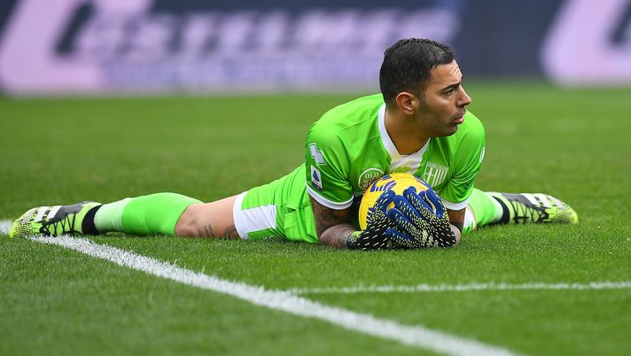 PARMA, ITALY - FEBRUARY 21: Luigi Sepe of Parma Calcio in action during the Serie A match between Parma Calcio and Udinese Calcio at Stadio Ennio Tardini on February 21, 2021 in Parma, Italy. (Photo by Alessandro Sabattini/Getty Images) Napoli-Salernitana è già il derby di Sepe: e non solo… - immagine 1