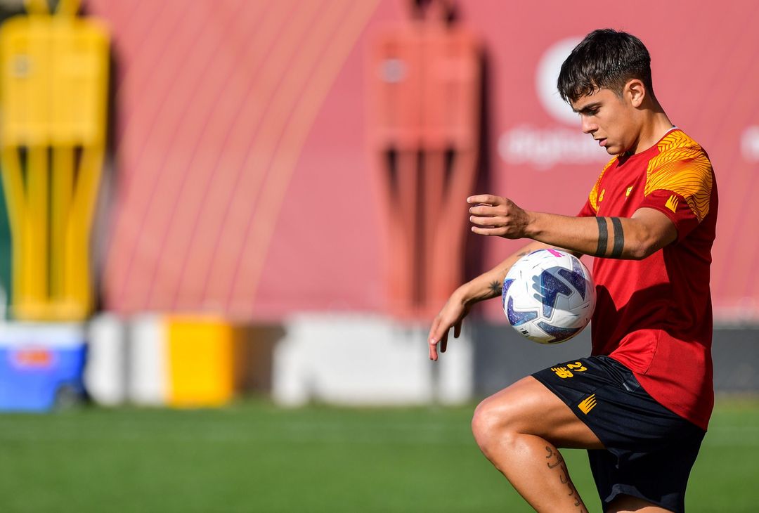 Trigoria, Dybala in gruppo prima della sfida con il Torino – FOTO GALLERY - immagine 42