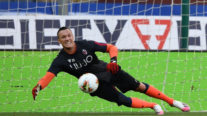 GENOA, ITALY - JUNE 28: Lukasz Skorupski of Bologna FC during the Serie A match between UC Sampdoria and Bologna FC at Stadio Luigi Ferraris on June 28, 2020 in Genoa, Italy. (Photo by Chris Ricco/Getty Images) 