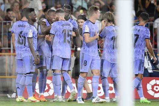 ALMERIA, SPAIN - 14 August: David Alaba Centre-Back of Real Madrid celebrates after scoring his sides first goal during the La Liga Santander match between UD Almeria and Real Madrid CF at Power Horse Stadium Juegos Mediterraneos on August 14, 2022 in Almeria, Spain. (Photo by Jose Hernandez/Anadolu Agency via Getty Images) Blancos in nero: Real obbligato a indossare la terza maglia contro il Celta Vigo senza averla presentata - immagine 1