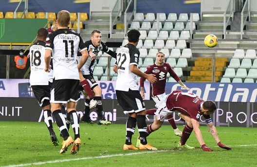  PARMA, ITALY - JANUARY 03: Armando Izzo (hidden) of Torino scores their sides second goal during the Serie A match between Parma Calcio and Torino FC at Stadio Ennio Tardini on January 03, 2021 in Parma, Italy. Sporting stadiums around Italy remain under strict restrictions due to the Coronavirus Pandemic as Government social distancing laws prohibit fans inside venues resulting in games being played behind closed doors. (Photo by Alessandro Sabattini/Getty Images) 