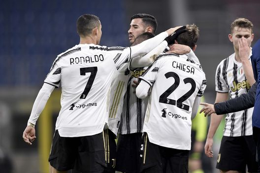 I giocatori della Juve esultano dopo il gol di Chiesa contro il Milan I giocatori della Juve esultano dopo il gol di Chiesa contro il Milan