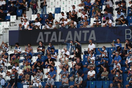 BERGAMO, ITALY - AUGUST 28: The Atalanta BC fans before the Serie A match between Atalanta BC and Bologna FC at Gewiss Stadium on August 28, 2021 in Bergamo, . (Photo by Marco Luzzani/Getty Images) BERGAMO, ITALY - AUGUST 28: The Atalanta BC fans before the Serie A match between Atalanta BC and Bologna FC at Gewiss Stadium on August 28, 2021 in Bergamo, . (Photo by Marco Luzzani/Getty Images)