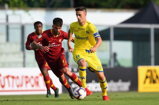 SASSUOLO, ITALY - JUNE 07: Massimo Bertagnoli of Chievo Verona competes for the ball with Salvatore Pezzella of Romaduring the Serie A Primavera Playoffs AS Roma and Chievo Verona at Enzo Ricci Stadium on June 7, 2019 in Sassuolo, Italy. (Photo by Alessandro Sabattini/Getty Images) SASSUOLO, ITALY - JUNE 07: Massimo Bertagnoli of Chievo Verona competes for the ball with Salvatore Pezzella of Romaduring the Serie A Primavera Playoffs AS Roma and Chievo Verona at Enzo Ricci Stadium on June 7, 2019 in Sassuolo, Italy. (Photo by Alessandro Sabattini/Getty Images)
