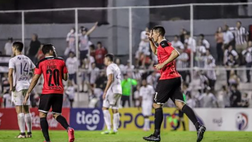 Roque Santa Cruz, Cardozo e Riveros: il Libertad vince il derby con tre gol over 35