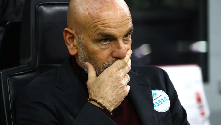 MILAN, ITALY - NOVEMBER 03: AC Milan coach Stefano Pioli looks on before the Serie A match between AC Milan and SS Lazio at Stadio Giuseppe Meazza on November 3, 2019 in Milan, Italy. (Photo by Marco Luzzani/Getty Images) MILAN, ITALY - NOVEMBER 03: AC Milan coach Stefano Pioli looks on before the Serie A match between AC Milan and SS Lazio at Stadio Giuseppe Meazza on November 3, 2019 in Milan, Italy. (Photo by Marco Luzzani/Getty Images)