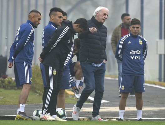 EZEIZA, ARGENTINA - MAY 28: Former world champion coach with Argentina and current director of national teams Cesar Menotti gestures during a training session at Julio H. Grondona Training Camp on May 28, 2019 in Ezeiza, Argentina. (Photo by Marcelo Endelli/Getty Images) EZEIZA, ARGENTINA - MAY 28: Former world champion coach with Argentina and current director of national teams Cesar Menotti gestures during a training session at Julio H. Grondona Training Camp on May 28, 2019 in Ezeiza, Argentina. (Photo by Marcelo Endelli/Getty Images)