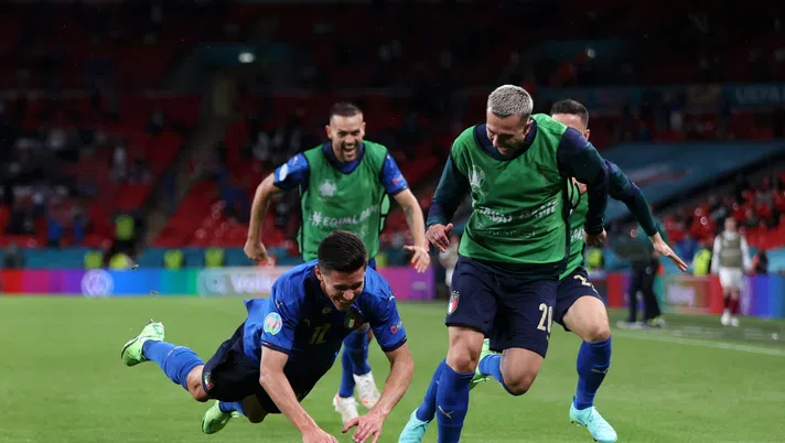 LONDON, ENGLAND - JUNE 26: Matteo Pessina of Italy celebrates after scoring their side's second goal during the UEFA Euro 2020 Championship Round of 16 match between Italy and Austria at Wembley Stadium at Wembley Stadium on June 26, 2021 in London, England. (Photo by Carl Recine - Pool/Getty Images)