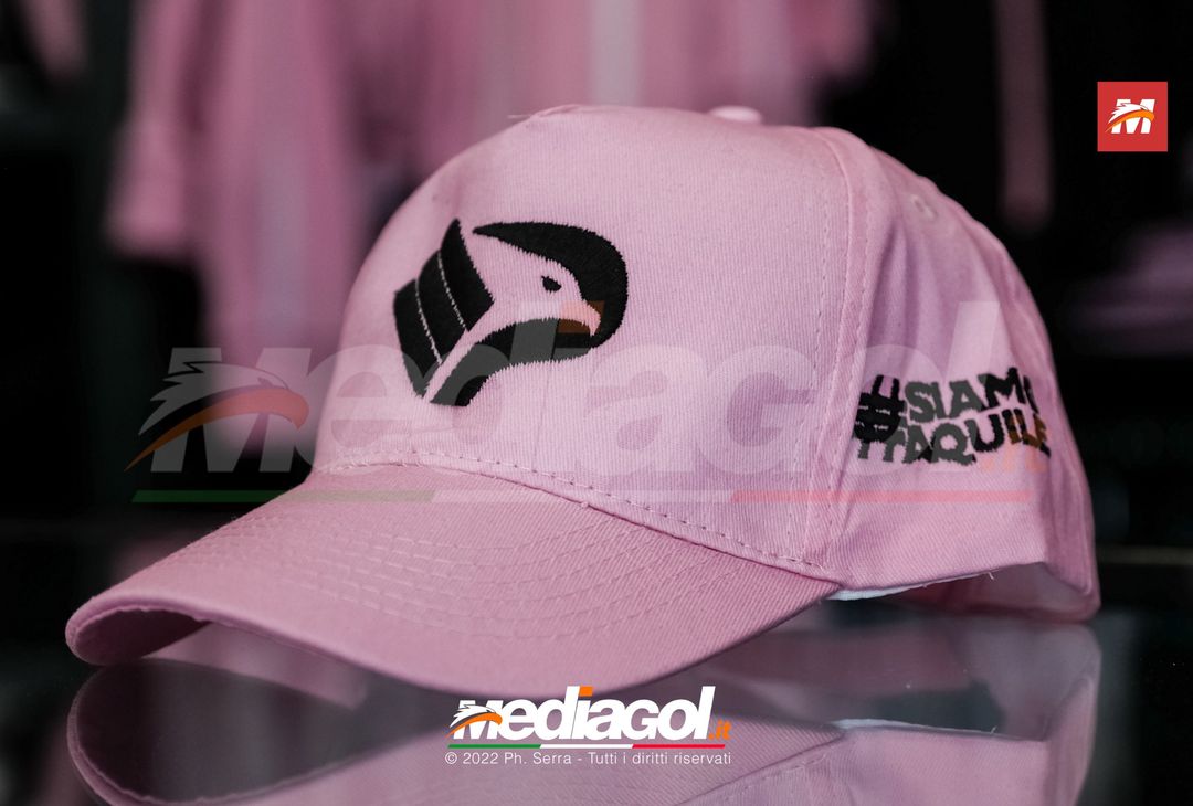 FOTO Palermo, code al Barbera per i cappellini omaggio agli abbonati (Gallery) - immagine 8