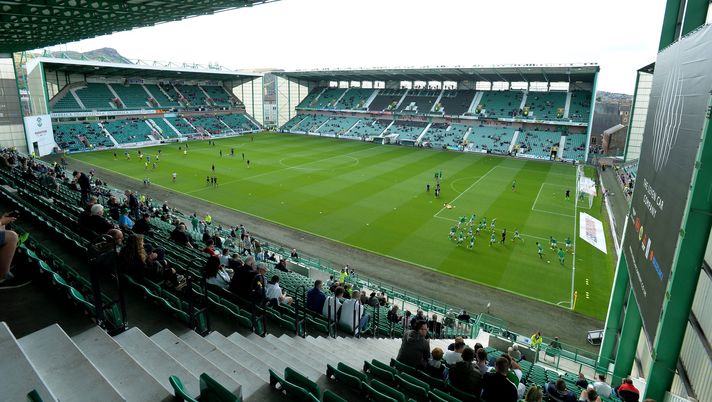 EDINBURGH, SCOTLAND - AUGUST 25: A general view of Easter Road stadium ahead of the Scottish Premier League match between Hibernian and Aberdeen at Easter Road on August 25, 2018 in Edinburgh, Scotland. (Photo by Mark Runnacles/Getty Images) Edimburgo, il derby dopo la morte di un grande tifoso: “Applaudiamolo insieme” - immagine 1