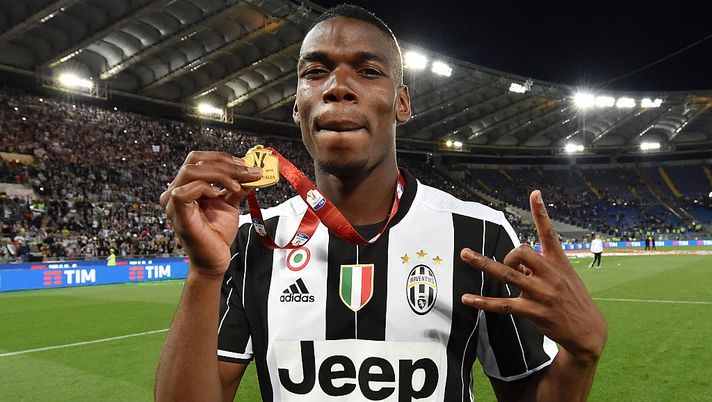 ROME, ITALY - MAY 21: Paul Pogba of Juventus FC celebrates the victory after the TIM Cup match between AC Milan and Juventus FC at Stadio Olimpico on May 21, 2016 in Rome, Italy. (Photo by Giuseppe Bellini/Getty Images) ? VIDEO – Juve, Pogba: “Ci vediamo presto”. Il suo arrivo a Torino è anticipato - immagine 1