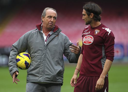 NAPLES, ITALY - NOVEMBER 04: Torino FC manager Giampiero Ventura (L) speaks to his player Rolando Bianchi (R) before the Serie A match between SSC Napoli and Torino FC at Stadio San Paolo on November 4, 2012 in Naples, Italy. (Photo by Marco Luzzani/Getty Images) NAPLES, ITALY - NOVEMBER 04: Torino FC manager Giampiero Ventura (L) speaks to his player Rolando Bianchi (R) before the Serie A match between SSC Napoli and Torino FC at Stadio San Paolo on November 4, 2012 in Naples, Italy. (Photo by Marco Luzzani/Getty Images)