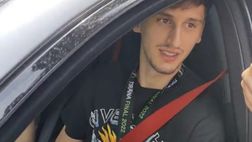 VIDEO – Kumbulla al tifoso: “Puoi toccare la medaglia, basta che non me la rubi”