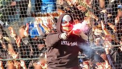 Le due curve del derby di Copenaghen unite contro la Polizia: “Avete esagerato…”
