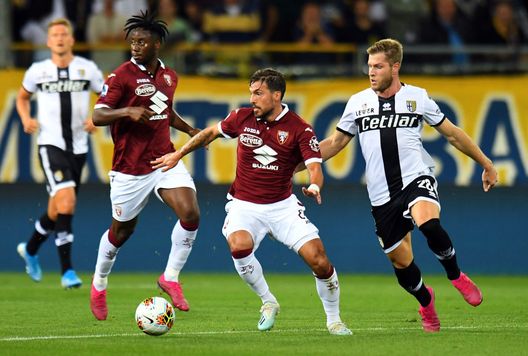 PARMA, ITALY - SEPTEMBER 30: Simone Verdi of Torino FC competes for the ball with Riccardo Gagliolo of Parma Calcio during the Serie A match between Parma Calcio and Torino FC at Stadio Ennio Tardini on September 30, 2019 in Parma, Italy. (Photo by Alessandro Sabattini/Getty Images) PARMA, ITALY - SEPTEMBER 30: Simone Verdi of Torino FC competes for the ball with Riccardo Gagliolo of Parma Calcio during the Serie A match between Parma Calcio and Torino FC at Stadio Ennio Tardini on September 30, 2019 in Parma, Italy. (Photo by Alessandro Sabattini/Getty Images)