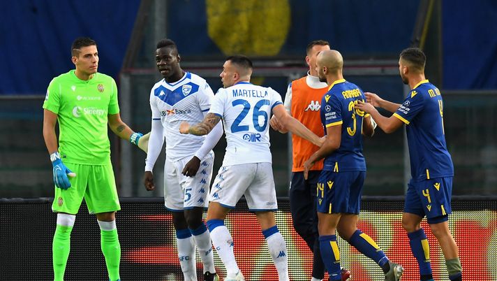 VERONA, ITALY - NOVEMBER 03: Mario Balotelli #45 of Brescia Calcio reacts to racist chants from Verona fans during the Serie A match between Hellas Verona and Brescia Calcio at Stadio Marcantonio Bentegodi on November 3, 2019 in Verona, Italy. (Photo by Alessandro Sabattini/Getty Images) VERONA, ITALY - NOVEMBER 03: Mario Balotelli #45 of Brescia Calcio reacts to racist chants from Verona fans during the Serie A match between Hellas Verona and Brescia Calcio at Stadio Marcantonio Bentegodi on November 3, 2019 in Verona, Italy. (Photo by Alessandro Sabattini/Getty Images)