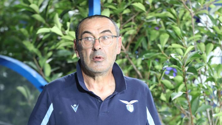 EMPOLI, ITALY - AUGUST 21: Maurizio Sarri manager of SS Lazio looks on during the Serie A match between Empoli FC v SS Lazio at Stadio Carlo Castellani on August 21, 2021 in Empoli, Italy. (Photo by Gabriele Maltinti/Getty Images) Sarri: “Luis Alberto fuori? Vi spiego cosa c’è dietro! Pedro vi stupirà, Lazzari con la sigaretta” - immagine 1