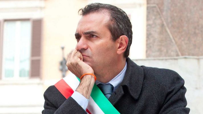 Napoli, De Magistris deluso: “Niente maxischermo per la gara con il Real Madrid”  Napoli, De Magistris deluso: “Niente maxischermo per la gara con il Real Madrid”