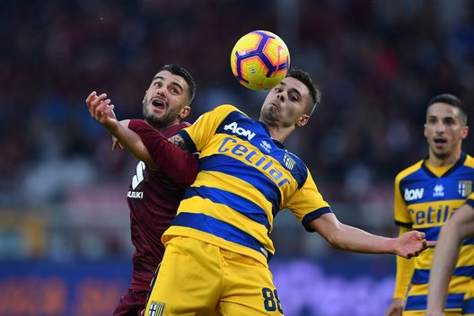 TURIN, ITALY - NOVEMBER 10: Iago Falque (L) of Torino FC competes with Alberto Grassi of Parma Calcio during the Serie A match between Torino FC and Parma Calcio at Stadio Olimpico di Torino on November 10, 2018 in Turin, Italy. (Photo by Valerio Pennicino/Getty Images) TURIN, ITALY - NOVEMBER 10: Iago Falque (L) of Torino FC competes with Alberto Grassi of Parma Calcio during the Serie A match between Torino FC and Parma Calcio at Stadio Olimpico di Torino on November 10, 2018 in Turin, Italy. (Photo by Valerio Pennicino/Getty Images)
