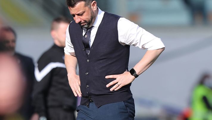 FLORENCE, ITALY - MARCH 07: Roberto D'Aversa manager of Parma Calcio shows his dejection during the Serie A match between ACF Fiorentina  and Parma Calcio at Stadio Artemio Franchi on March 7, 2021 in Florence, Italy.  (Photo by Gabriele Maltinti/Getty Images) 