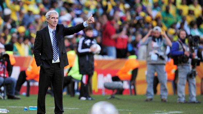 BLOEMFONTEIN, SOUTH AFRICA - JUNE 22: Raymond Domenech head coach of France instructs his players during the 2010 FIFA World Cup South Africa Group A match between France and South Africa at the Free State Stadium on June 22, 2010 in Mangaung/Bloemfontein, South Africa. (Photo by Clive Mason/Getty Images) BLOEMFONTEIN, SOUTH AFRICA - JUNE 22: Raymond Domenech head coach of France instructs his players during the 2010 FIFA World Cup South Africa Group A match between France and South Africa at the Free State Stadium on June 22, 2010 in Mangaung/Bloemfontein, South Africa. (Photo by Clive Mason/Getty Images)