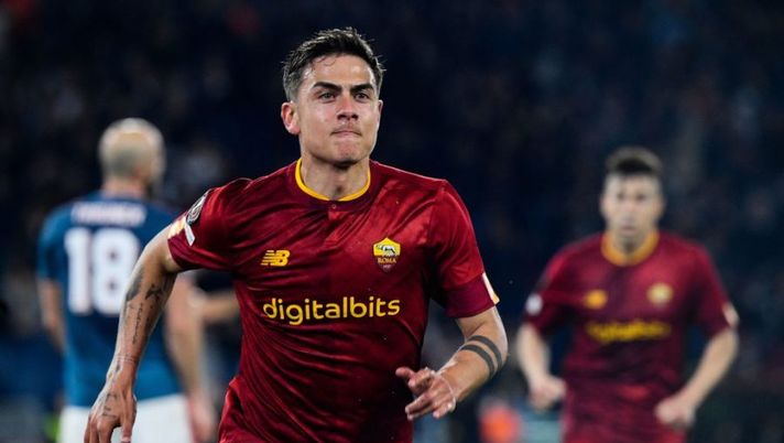 AS Roma's Argentinian forward Paulo Dybala celebrates after scoring his side's second goal during the UEFA Europa League quarter-finals second leg football match between AS Rome and Feyenoord Rotterdam on April 20, 2023 at the Olympic stadium in Rome. (Photo by Filippo MONTEFORTE / AFP) (Photo by FILIPPO MONTEFORTE/AFP via Getty Images) NEWS – Dybala, Leao, Brozovic, Dzeko, Hojlund, Lookman, S. Bastoni, Radonjic: le novità - immagine 1