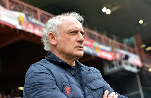 GENOA, ITALY - APRIL 02: Head coach of Genoa Andrea Mandorlini looks on during the Serie A match between Genoa CFC and Atalanta BC at Stadio Luigi Ferraris on April 2, 2017 in Genoa, Italy. (Photo by Paolo Rattini/Getty Images) GENOA, ITALY - APRIL 02: Head coach of Genoa Andrea Mandorlini looks on during the Serie A match between Genoa CFC and Atalanta BC at Stadio Luigi Ferraris on April 2, 2017 in Genoa, Italy. (Photo by Paolo Rattini/Getty Images)