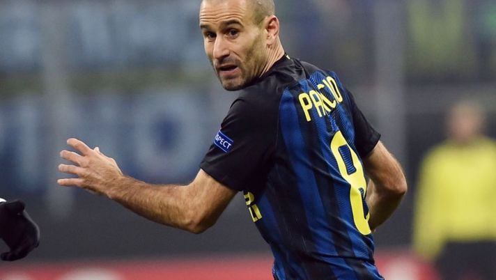 Inter Milan's Argentinian forward Rodrigo Palacio (R) fights for the ball with Sparta Praha's Czeck defender Mario Holek (L) during the UEFA Europa League football match between Inter Milan and Sparta Praha at the San Siro Stadium, in Milan, on December 8, 2016. / AFP / GIUSEPPE CACACE (Photo credit should read GIUSEPPE CACACE/AFP/Getty Images) Inter, sorpresa Palacio! Da Miranda a Joao Mario e Banega, così cambia la formazione - immagine 1