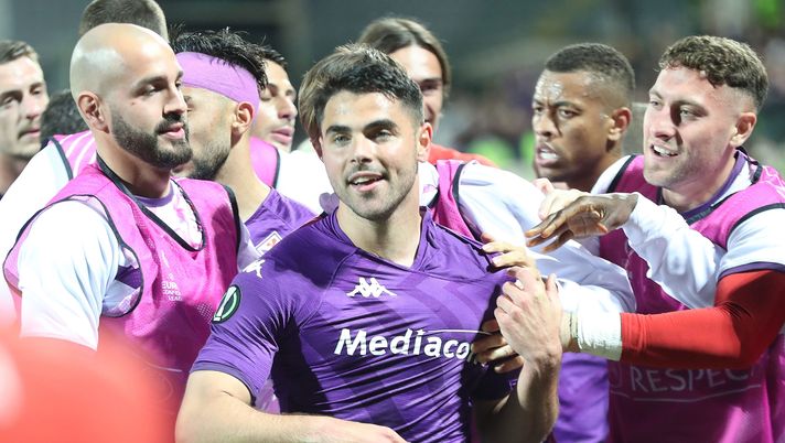 FLORENCE, ITALY - APRIL 20: Riccardo Sottil of ACF Fiorentina celebrates after scoring a goal during the UEFA Europa Conference League quarterfinal second leg match between ACF Fiorentina and Lech Poznan at Stadio Artemio Franchi on April 20, 2023 in Florence, Italy. (Photo by Gabriele Maltinti/Getty Images) La Uefa avverte il Basilea, attenzione al super attacco viola - immagine 1