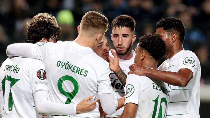 BERGAMO, ITALY - MARCH 14: Pedro Goncalves of Sporting CP is consoled by teammates following injury, after scoring his team's first goal, during the UEFA Europa League 2023/24 round of 16 second leg match between Atalanta and Sporting CP at the Stadio di Bergamo on March 14, 2024 in Bergamo, Italy. (Photo by Emilio Andreoli/Getty Images) Il derby di Lisbona come 50 anni fa: lo Sporting come ai tempi dei Garofani… - immagine 1