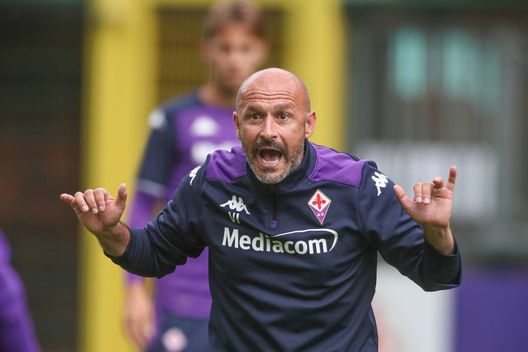 GERMOGLI PH: 19 LUGLIO 2021 MOENA TR RITIRO ESTIVO DELLA FIORENTINA CALCIO ALLENAMENTO MATTINA NELLA FOTO IL MISTER VINCENZO ITALIANO GERMOGLI PH: 19 LUGLIO 2021 MOENA TR RITIRO ESTIVO DELLA FIORENTINA CALCIO ALLENAMENTO MATTINA NELLA FOTO IL MISTER VINCENZO ITALIANO