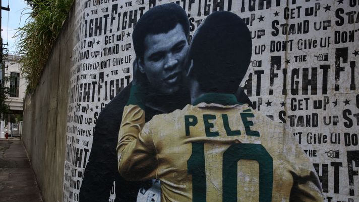 SAO PAULO, BRAZIL - OCTOBER 22: A general view of a street work of art by Luis Bueno, known as BuenoCaos, that depicts soccer player Pelé hugging Muhammad Ali as a tribute to the player during his 80th birthday on October 22, 2020 in Sao Paulo, Brazil. Bueno recreates his street poster art by referring to a classic photo of Pelé kissing Muhammad Ali during his farewell to the football games. He started making this art 10 years ago and in celebration of Pelé's 80th birthday he has created new versions and displayed them throughout the city of São Paulo. (Photo by Alexandre Schneider/Getty Images) SAO PAULO, BRAZIL - OCTOBER 22: A general view of a street work of art by Luis Bueno, known as BuenoCaos, that depicts soccer player Pelé hugging Muhammad Ali as a tribute to the player during his 80th birthday on October 22, 2020 in Sao Paulo, Brazil. Bueno recreates his street poster art by referring to a classic photo of Pelé kissing Muhammad Ali during his farewell to the football games. He started making this art 10 years ago and in celebration of Pelé's 80th birthday he has created new versions and displayed them throughout the city of São Paulo. (Photo by Alexandre Schneider/Getty Images)