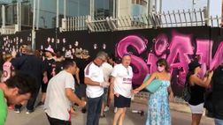 VIDEO Palermo, numerose le impronte davanti al murales sul piazzale Cestmir Vycpálek