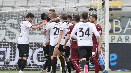 LA SPEZIA, ITALY - MAY 15: Mbala Nzola of Spezia Calcio celebrates after scoring a goal during the Serie A match between Spezia Calcio and Torino FC at Stadio Alberto Picco on May 15, 2021 in La Spezia, Italy. (Photo by Gabriele Maltinti/Getty Images) LA SPEZIA, ITALY - MAY 15: Mbala Nzola of Spezia Calcio celebrates after scoring a goal during the Serie A match between Spezia Calcio and Torino FC at Stadio Alberto Picco on May 15, 2021 in La Spezia, Italy. (Photo by Gabriele Maltinti/Getty Images)