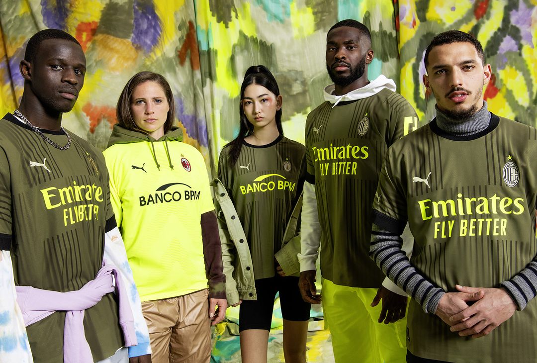 PUMA e AC Milan lanciano la nuova terza maglia 2022-2023 | FOTO - immagine 13