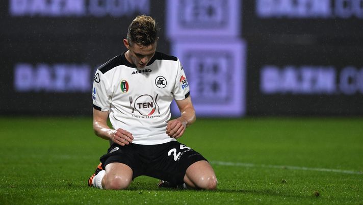 LA SPEZIA, ITALY - DECEMBER 16: Nahuel Estevez of Spezia Calcio reacts after a missed chance during the Serie A match between Spezia Calcio and Bologna FC at Stadio Alberto Picco on December 16, 2020 in La Spezia, Italy. (Photo by Chris Ricco/Getty Images) LA SPEZIA, ITALY - DECEMBER 16: Nahuel Estevez of Spezia Calcio reacts after a missed chance during the Serie A match between Spezia Calcio and Bologna FC at Stadio Alberto Picco on December 16, 2020 in La Spezia, Italy. (Photo by Chris Ricco/Getty Images)