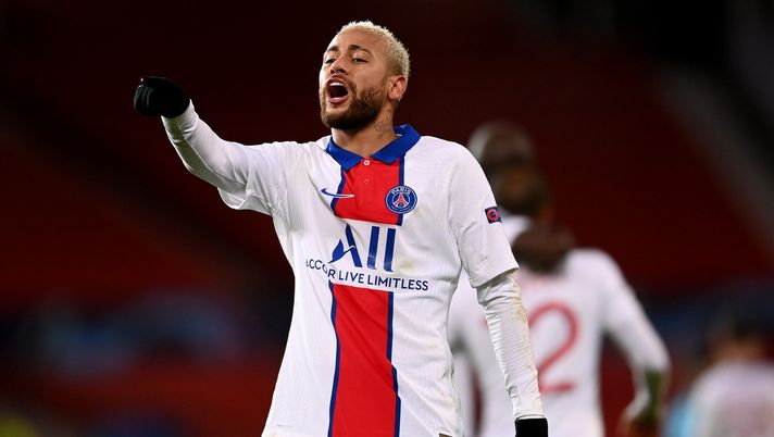 MANCHESTER, ENGLAND - DECEMBER 02: Neymar of Paris Saint-Germain celebrates after scoring their sides third goal during the UEFA Champions League Group H stage match between Manchester United and Paris Saint-Germain at Old Trafford on December 02, 2020 in Manchester, England. Sporting stadiums around the UK remain under strict restrictions due to the Coronavirus Pandemic as Government social distancing laws prohibit fans inside venues resulting in games being played behind closed doors. (Photo by Laurence Griffiths/Getty Images) MANCHESTER, ENGLAND - DECEMBER 02: Neymar of Paris Saint-Germain celebrates after scoring their sides third goal during the UEFA Champions League Group H stage match between Manchester United and Paris Saint-Germain at Old Trafford on December 02, 2020 in Manchester, England. Sporting stadiums around the UK remain under strict restrictions due to the Coronavirus Pandemic as Government social distancing laws prohibit fans inside venues resulting in games being played behind closed doors. (Photo by Laurence Griffiths/Getty Images)