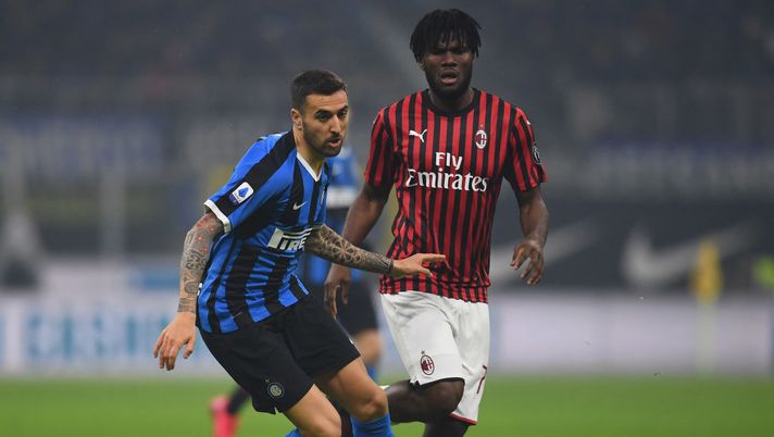 MILAN, ITALY - FEBRUARY 09: Matias Vecino of FC Internazionale competes for the ball with Franck Kessie of AC Milan during the Serie A match between FC Internazionale and AC Milan at Stadio Giuseppe Meazza on February 9, 2020 in Milan, Italy. (Photo by Claudio Villa - Inter/Inter via Getty Images) MILAN, ITALY - FEBRUARY 09: Matias Vecino of FC Internazionale competes for the ball with Franck Kessie of AC Milan during the Serie A match between FC Internazionale and AC Milan at Stadio Giuseppe Meazza on February 9, 2020 in Milan, Italy. (Photo by Claudio Villa - Inter/Inter via Getty Images)