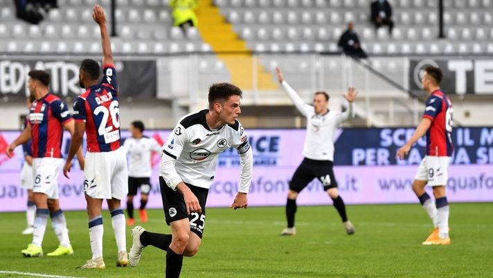 LA SPEZIA, ITALY - APRIL 10: Giulio Maggiore of Spezia celebrates after scoring their team's second goal during the Serie A match between Spezia Calcio and FC Crotone at Stadio Alberto Picco on April 10, 2021 in La Spezia, Italy. Sporting stadiums around Italy remain under strict restrictions due to the Coronavirus Pandemic as Government social distancing laws prohibit fans inside venues resulting in games being played behind closed doors. (Photo by Valerio Pennicino/Getty Images) LA SPEZIA, ITALY - APRIL 10: Giulio Maggiore of Spezia celebrates after scoring their team's second goal during the Serie A match between Spezia Calcio and FC Crotone at Stadio Alberto Picco on April 10, 2021 in La Spezia, Italy. Sporting stadiums around Italy remain under strict restrictions due to the Coronavirus Pandemic as Government social distancing laws prohibit fans inside venues resulting in games being played behind closed doors. (Photo by Valerio Pennicino/Getty Images)