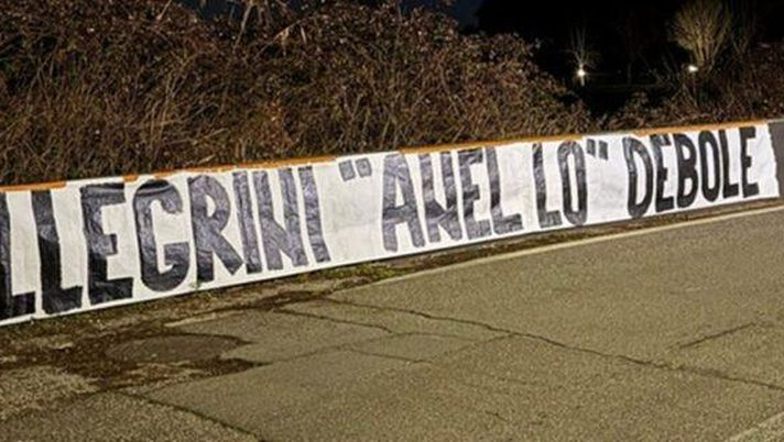 Trigoria, striscione contro Pellegrini: “Sei l’anello debole” - immagine 1