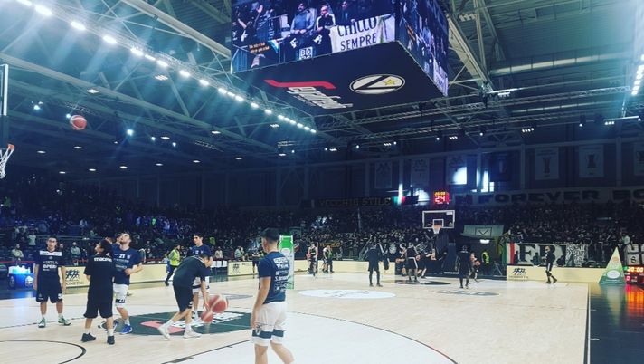 Tutta Bologna al Palazzo per un derby senza storia Tutta Bologna al Palazzo per un derby senza storia