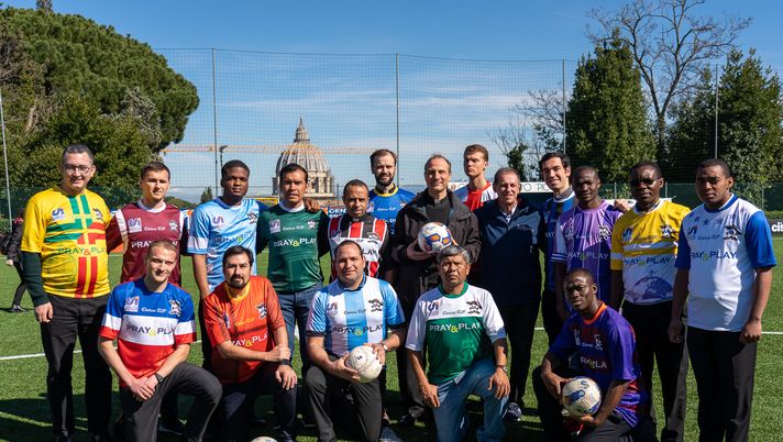 Il Cupolone sullo sfondo dei campi della Clericus Cup Il Cupolone sullo sfondo dei campi della Clericus Cup