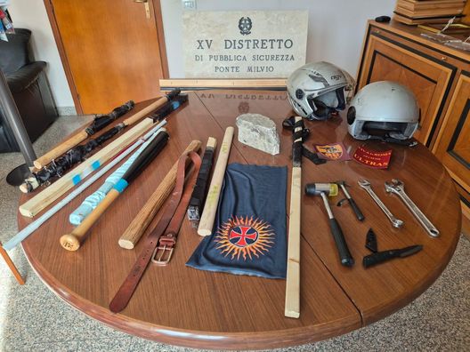 Derby Roma-Lazio LIVE, scontri tra ultras: la Polizia sequestra diverse armi- immagine 2