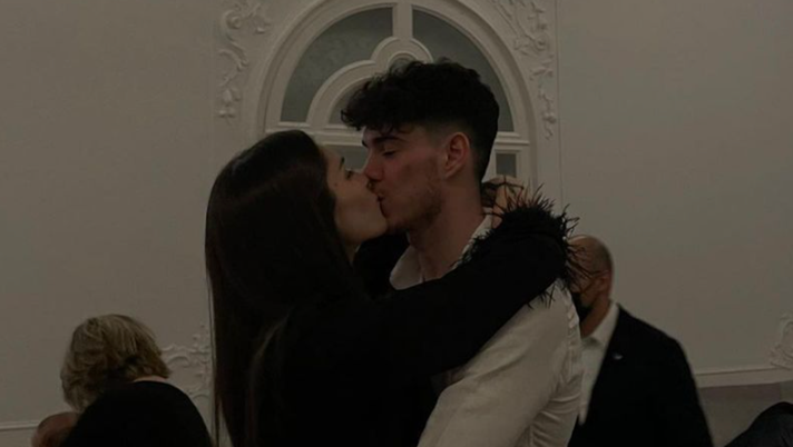 Bastoni, prima festa del papà. Gli auguri della sua Camilla: “Ti amiamo” Bastoni, prima festa del papà. Gli auguri della sua Camilla: “Ti amiamo” - immagine 1