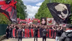 Milan, Il calore della Curva Sud: cori e spettacolo a Milanello