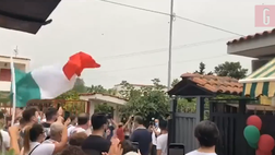VIDEO Italia, Donnarumma torna a casa: i tifosi accolgono il portiere così