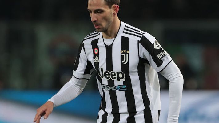 BERGAMO, ITALY - FEBRUARY 13: Mattia De Sciglio of Juventus in action during the Serie A match between Atalanta BC and Juventus at Gewiss Stadium on February 13, 2022 in Bergamo, Italy. (Photo by Emilio Andreoli/Getty Images) Juventus, De Sciglio ha rinnovato il contratto: i dettagli del nuovo accordo - immagine 1